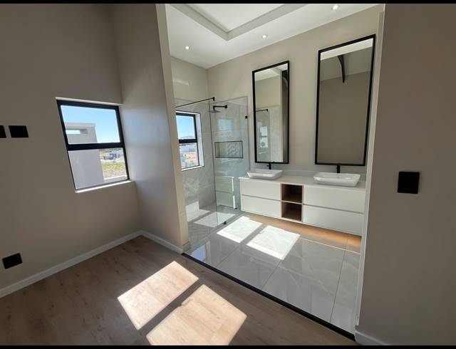 3 BEDROOM HOUSE FOR SALE IN SANDOWN